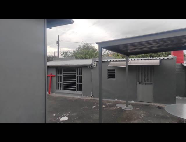 600M² BUILDING FOR SALE IN SPRINGS CENTRAL